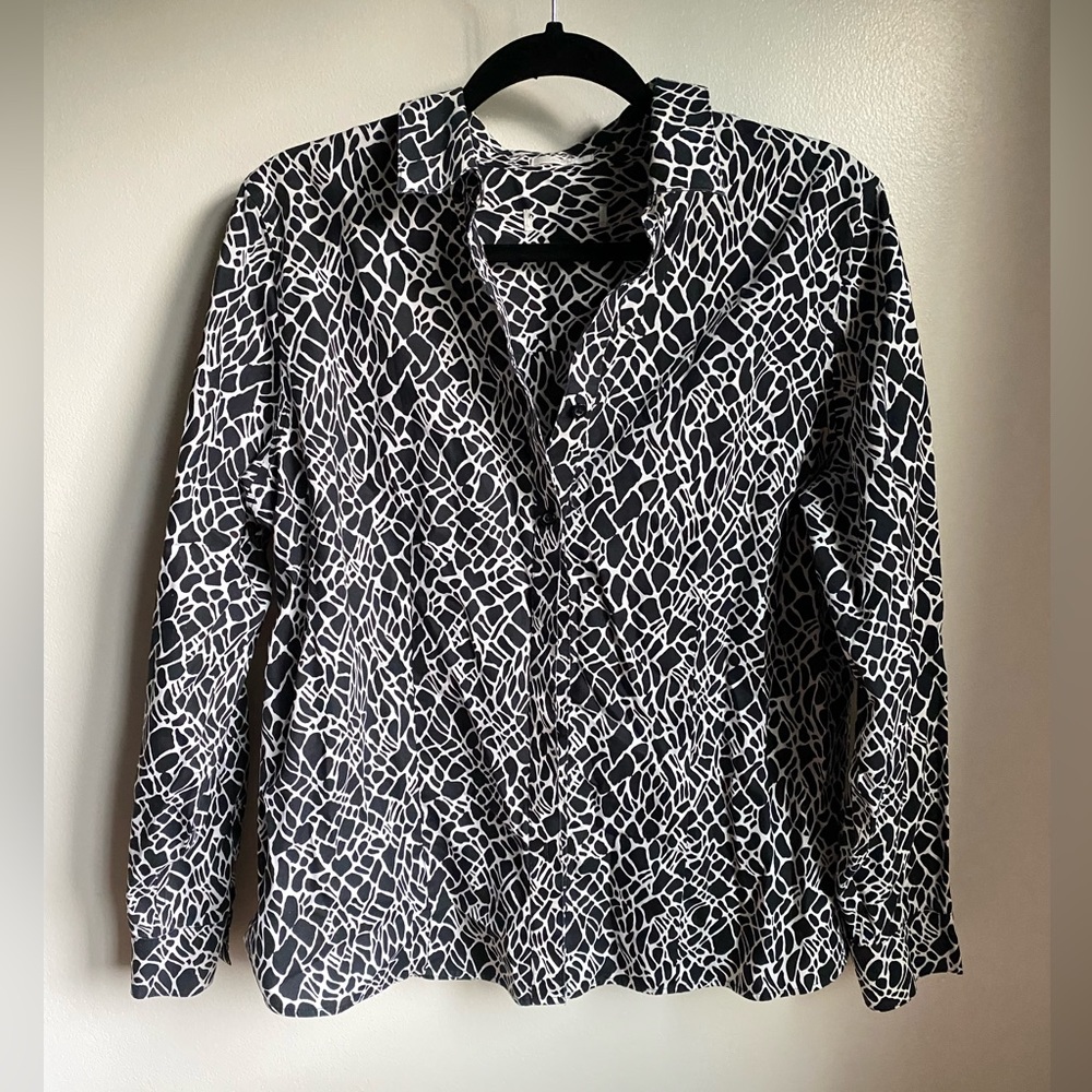 Women’s Giraffe Print Black and White Patterned Dress Shirt Blouse